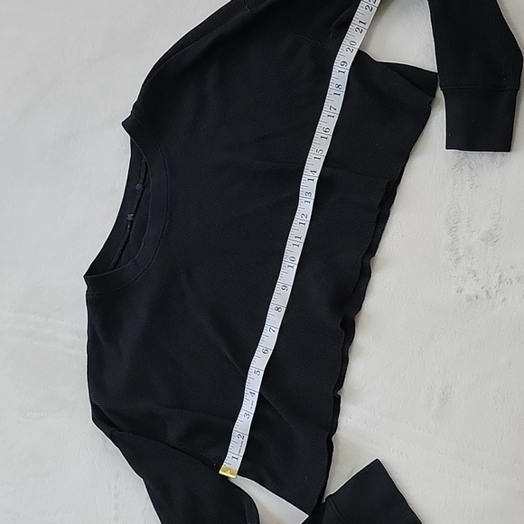 π¦RARE!π¦ BRANDY MELVILLE BLACK WAFFLE KNIT CROP LONG SLEEVE OVERSIZED T SHIRT - Picture 3 of 5